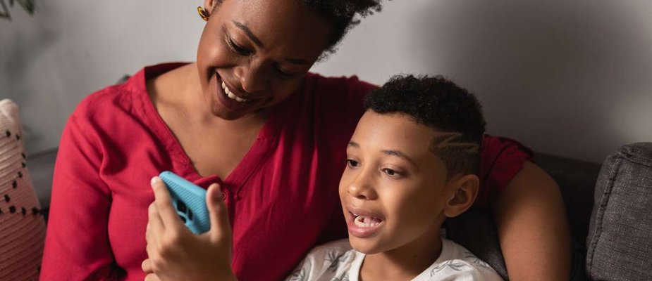 Primeiro celular para crianças: chegou a hora? Guia simples para decidir e combinar o uso Primeiro celular para crianças: chegou a hora? Guia simples para decidir e combinar o uso